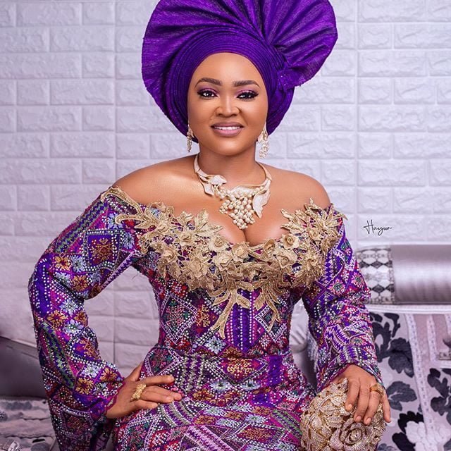 60+Superficial Latest Aso Ebi Styles For Ladies and Mummy for 2020