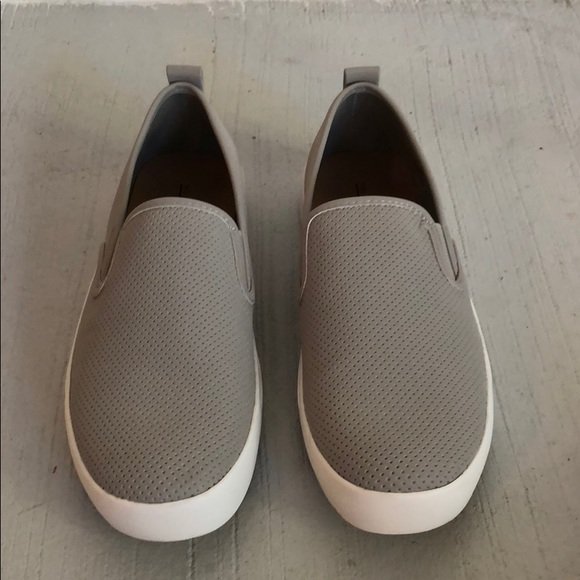 Canvas shoes slip on